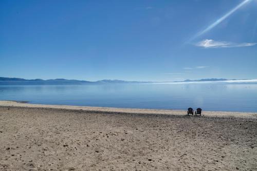 Tahoe Vista Casa | Walk to Beach Mourelatos Lakeshore Resort Condo!