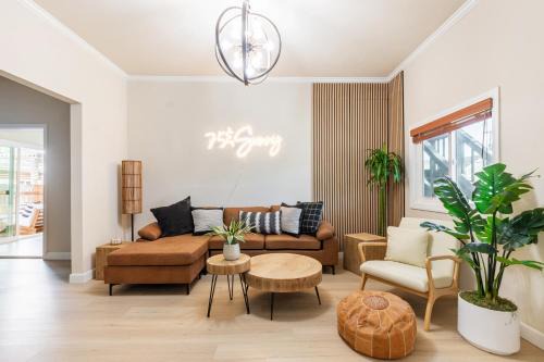 Huntington Beach Apartamento | Walk to Beach! Patio, Rooftop, Yard, BBQ! Downtown Huntington