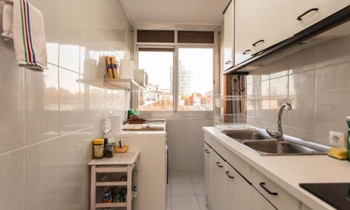 Provencals del Poblenou Apartamento | Walk to BEACH, ride to CENTER! 3-bedroom apt., comfy beds, well equipped.