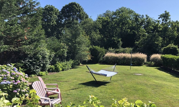 Southold Casa | Walk to beach! Simple Cottage Bliss. Peaceful & Private.