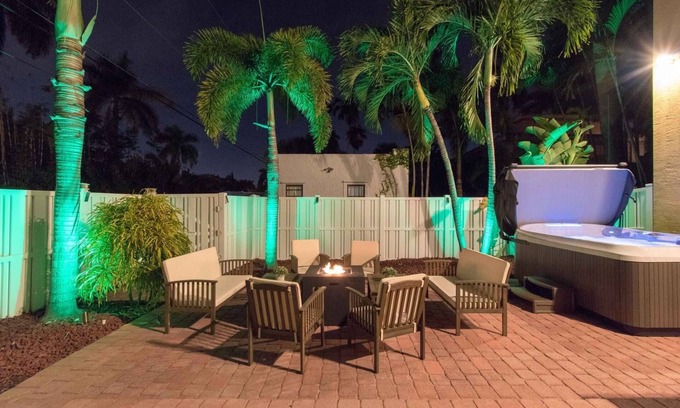 Hollywood Lakes Cabaña | Walk to Beach Spacious Estate with Hot Tub & Game Room
