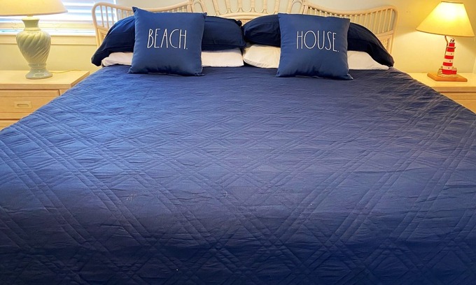 Holiday Beach Cabaña | Walk to Beach, Sleeps 8, Pvt Cottage on East End of PCB