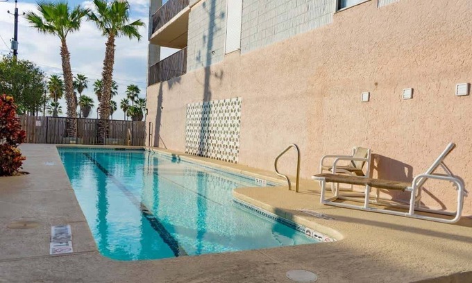 South Padre Island Condominio | Walk to Beach - Heart of Entertainment District 1 Bedroom Home by RedAwning