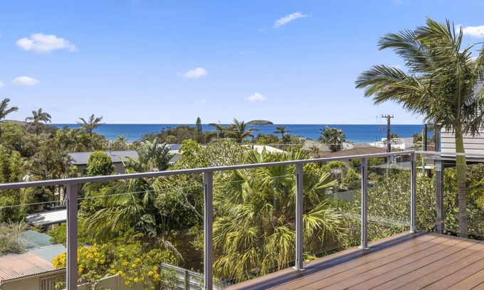 Emerald Beach Casa | Walk to Beach, Views, Large Outdoor Fire pit, Pet-Friendly