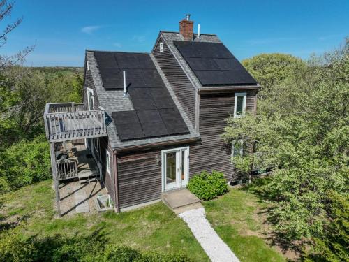 Truro Casa | Walk to Beach w Roof-Level Deck