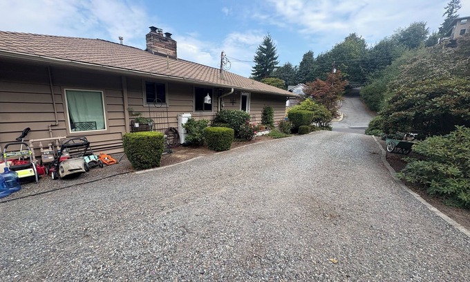 Mukilteo Casa | Walk to Beaches, Parks & Dining.n2BR Getaway with Fitness Room, AC & More