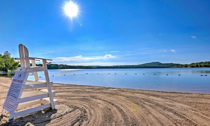 Pocono Lake Casa | Walk to Beaches Tree-Lined Pocono Lake Retreat!
