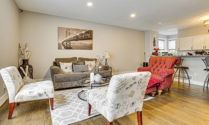 Whittier Casa | Walk to Bites & Whittier Park: Uptown Getaway!