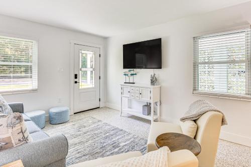Crystal River Casa | Walk to Boat Launch Crystal River Home with Lanai