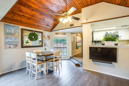 Lake Dallas Casa | Walk to Boat Ramp Texas Home Near Lewisville Lake