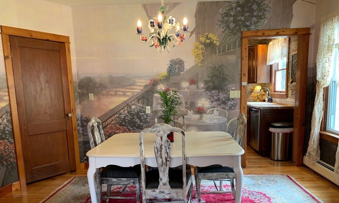 South End Apartamento | Walk to breweries, restaurants, bike path, the lake, Farmer's Market, groceries!
