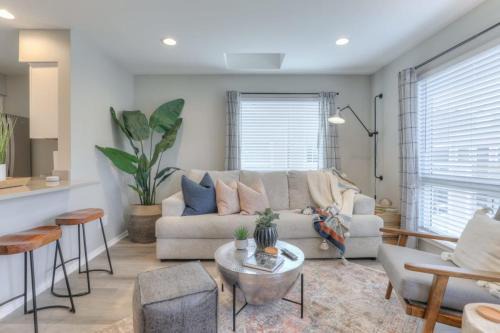 North Capitol Apartamento | Walk to Broadway Riverfront Condo with Pool