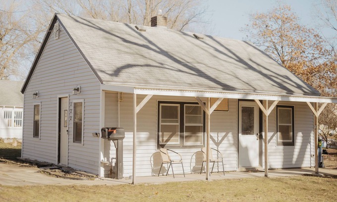 Sioux Center Casa | Walk to Cafe & Mall, One Mile to Dordt, Dog Theme