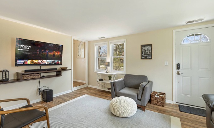 East Lansing Casa | Walk to Campus/Downtown with Fiber WiFi & Workspace