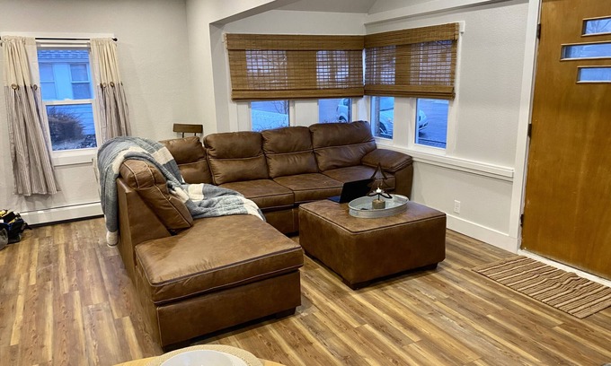 Laramie Cabaña | Walk to campus! Fully remodeled Historic Railroad House sleeps 7
