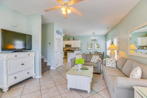 North Myrtle Beach Apartamento | Walk to Cherry Grove Beach Water-View Haven!