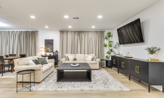 Coral Springs Casa | Walk to City Center: Modern Coral Springs Getaway
