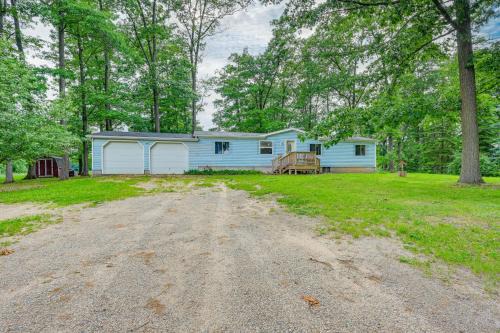 Nottawa Casa | Walk to Coldwater Lake Peaceful Weidman Retreat