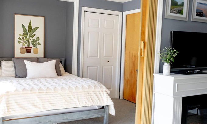 Gilford Condominio | Walk to Concerts | Beach | Pool | Ski