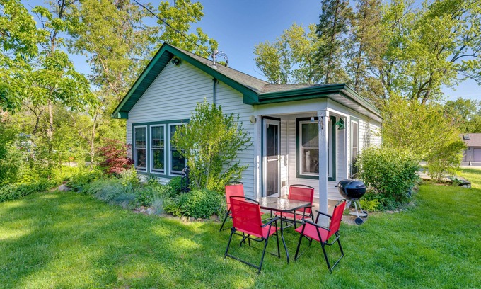 Delavan Lake Casa | Walk to Delavan Lake: Extended Stay Home w/ Yard