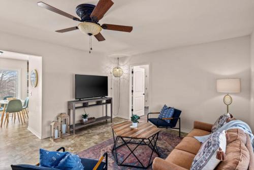 Fayetteville Casa | Walk to Dickson St - Pet-Friendly Home with Yard