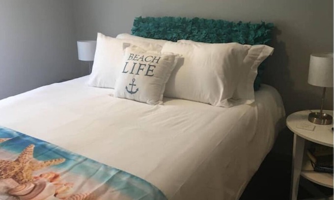 Panama City Casa | Walk to Dinner, Sunsets & the Bay! Pets OK! 15 minutes to Beach from St. Andrews