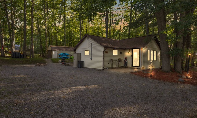 Higgins Lake Cabaña | -Walk-to-Dock-Higgins Lake-Kayaks-beanbagtoss🏖️🛶🚤