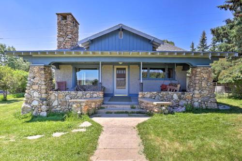 Custer Casa | Walk to Downtown Custer Retreat with Fire Pit!