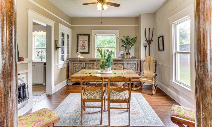 Guthrie Cabaña | Walk to Downtown: Historic Guthrie Home on Mansur