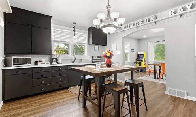 Sturgeon Bay Casa | Walk to Downtown, King Bed, Fireplace, Game Room