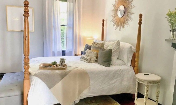 Monroe Casa | Walk to Downtown Monroe- The Blue Daisy Cottage