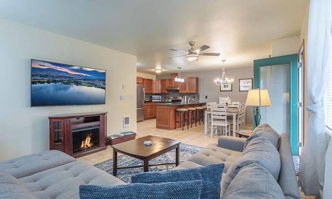 Downtown Leavenworth Condominio | Walk to Downtown, Restaurants, Gazebo, Coaster, Pet Friendly and Free Parking!