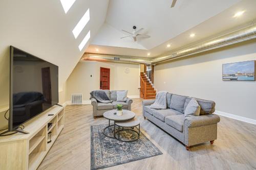 Troy Apartamento | Walk to Dtwn and Waterfront Roomy Troy Apt