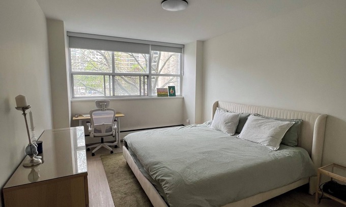 North Toronto Apartamento | Walk to everything! Bright and modern apartment in the city