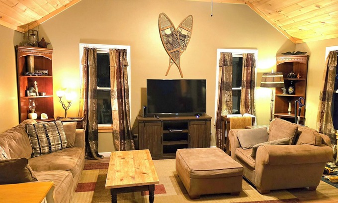 Schroon Lake Casa | Walk to everything! 2 Bedroom 1 Bath Home in town.