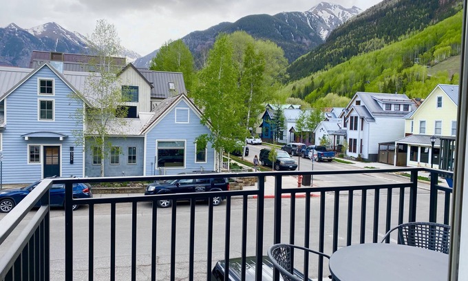 Telluride Condominio | A pie de todo, Vistas a las cascadas para 8 personas.