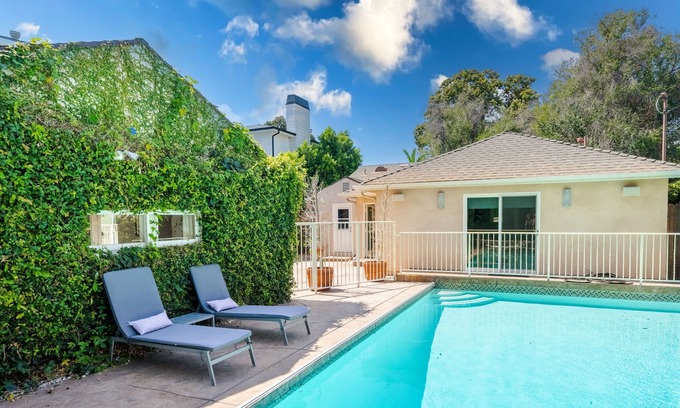 Sherman Oaks Casa | Walk to Famous Ventura Boulevard w/ Pool, Pingpong, BBQ