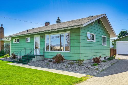 Polson Casa | Walk to Flathead Lake Airy Home with Mtn Views!
