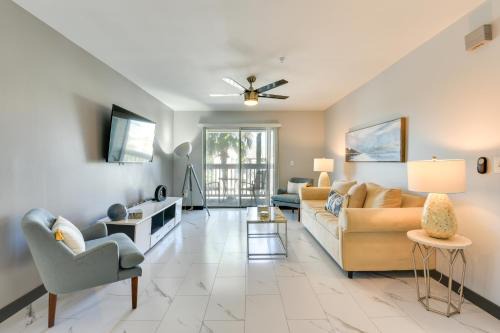 Indian Bayou Apartamento | Walk to Golf Course and Beach Modern Destin Condo
