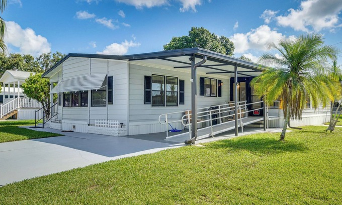 Edgewater Casa | Walk to Indian River From Pet-Friendly Home!