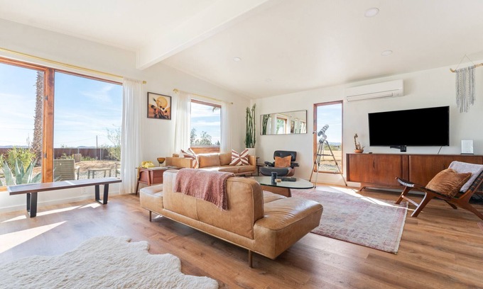 Yucca Valley Casa | Walk to La Copine - Private Retreat Pool + Hot Tub