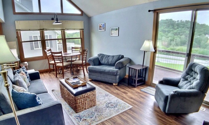 Holiday Island Casa | Green Meadow #1 Close to Lake Access, Marina, Golf