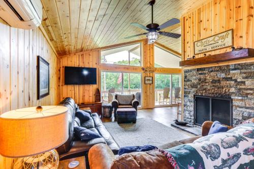 Kelleys Island Casa | Walk to Lake Kelleys Island Gem with Deck!