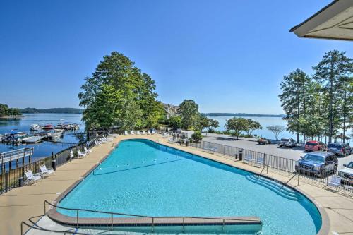 Salem Casa | Walk to Lake Keowee Salem Townhome with Deck
