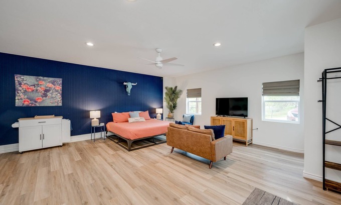Buchanan Dam Apartamento | Walk to Lake LV2 EV Charge Fish Hike Pickleball Skyline Club Coming Feb 25 3 Acre Property