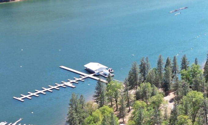 Lakehead Casa | Walk to Lake/Marina, Game Rm, Hot Tub, Sleeps 10 - Shasta Lakeshore Retreat #12