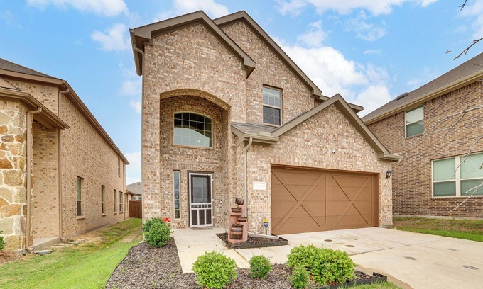 Forney Casa | Walk to Lake Ray Hubbard: Spacious Family Home!