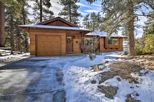 Fawnskin Casa | Walk to Lake Rustic Home with Deck in Fawnskin