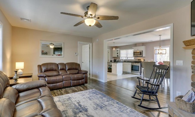 Wallenpaupauk Lake Estates Casa | Walk to Lake Wallenpaupack Poconos Vacation Home