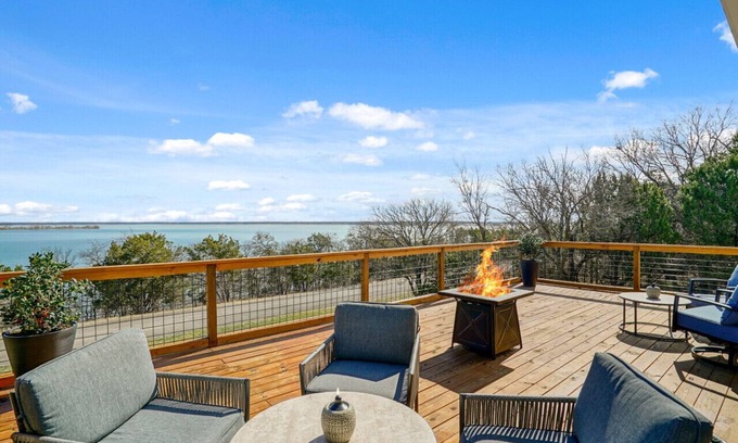 Lake Whitney Casa | Walk to Lake Whitney~Fire Pit~BBQ Grill~King Bed